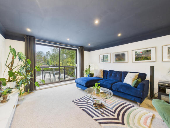 CAM01984G0-PR0529-STILL009