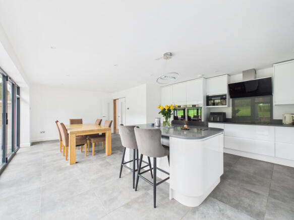 CAM01984G0-PR0530-STILL003