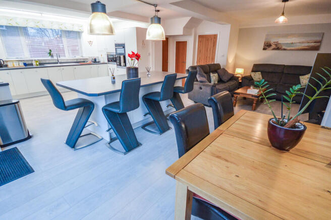 Kitchen-Diner-Lou...