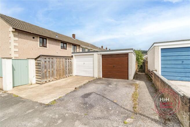 Garage / Parking