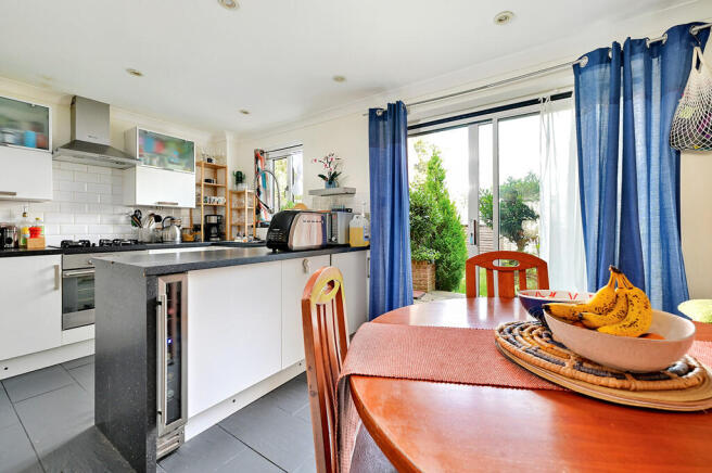 27 Thornfield Gre...