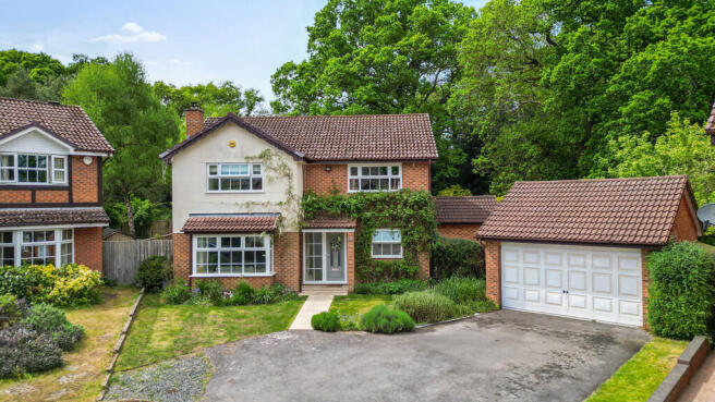 36 Queensbury Pla...