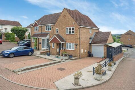 Neild Way, Mill End, Rickmansworth, WD3