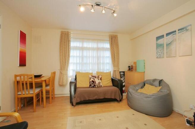 53_ashdown_way_loung