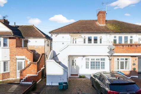 Lynmouth Avenue, Morden