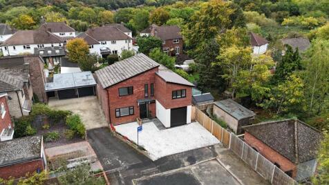 Larissa Close, Tilehurst, Reading, RG31