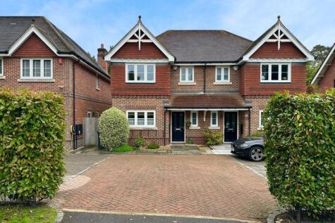 Claremont Avenue, CAMBERLEY, GU15