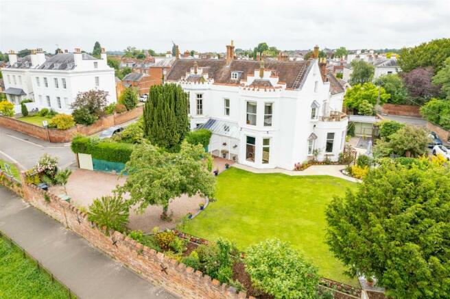 7 bedroom character property  for sale Britannia Square