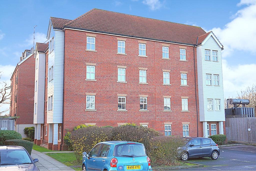 1 Bedroom Flat In Bessemer Close Basildon Ss16