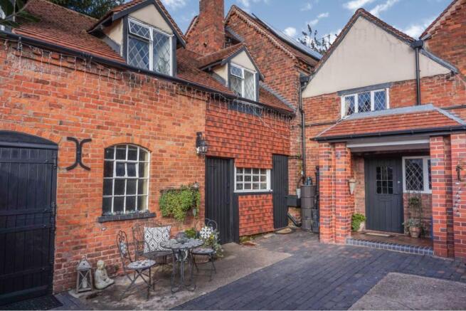3 bedroom detached house for sale in School Lane, Bromsgrove, B60