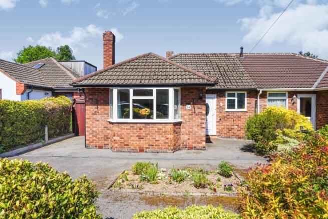 2 bedroom bungalow for sale in Roxburgh Croft, Leamington Spa, CV32, CV32