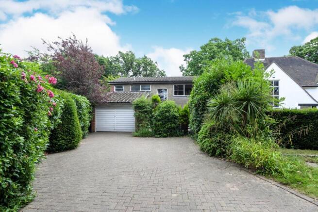 4 bedroom detached house for sale in Oakwood Close