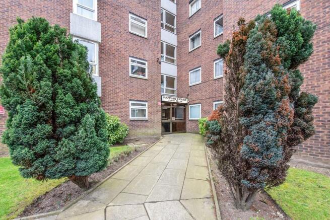 3 bedroom flat for sale in 67 Brampton Grove, Hendon, NW4, NW4
