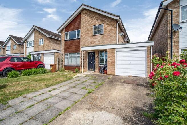 4 bedroom detached house for sale in Leigh Rodd, Carpenders Park ...