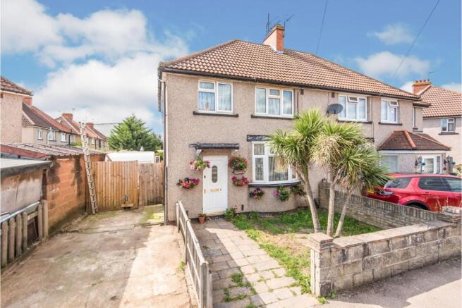 3 bedroom semi-detached house for sale in Avenue Road, Feltham, TW13