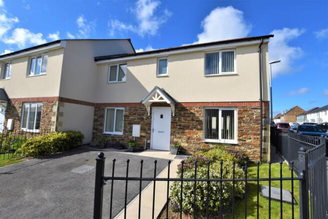 3 Bedroom Semi Detached House For Sale In Penwethers Crescent Truro