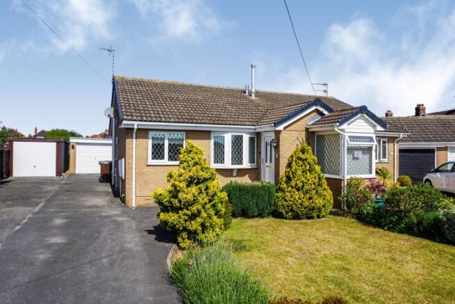 2 bedroom bungalow for sale in Hillcrest Court, Tadcaster, LS24, LS24