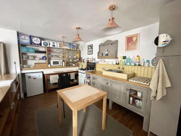 Kitchen side 