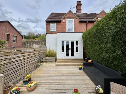 Wakefield Road, Fenay Bridge, Huddersfield, HD8 0BJ