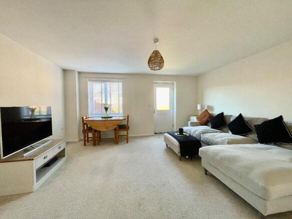 lounge dining room