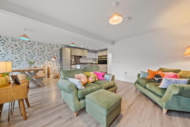 Lounge/Dining