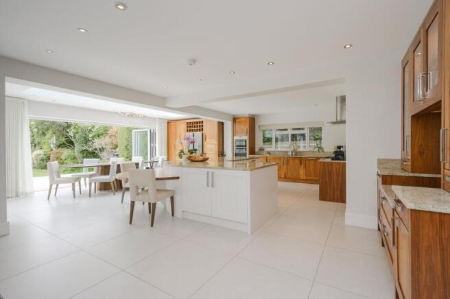 Open plan kitchen/dining/family room