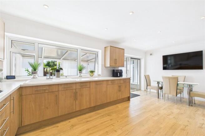 Kitchen/ Dining Room