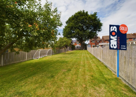 Lower Road, Hullbridge, Hockley, Essex, SS5 6DD