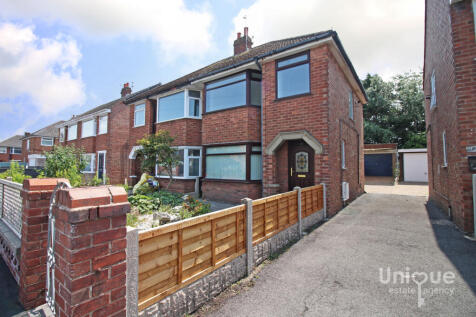 Oakmoor Avenue, Bispham, Blackpool, FY2