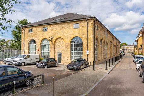 Station Road, Ware, SG12