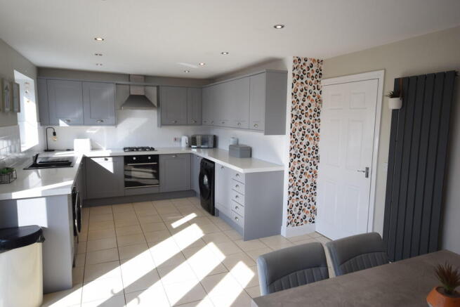 KITCHEN/DINER