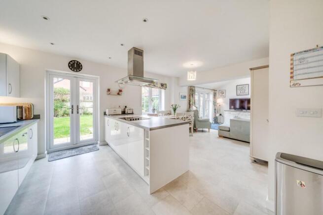 1.3 - kitchen diner family room.jpg