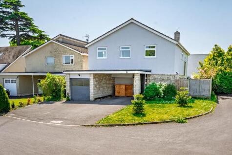 Substantial family home in highly regarded Yatton cul de sac