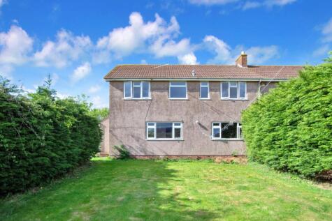 Four bedroom family home, ideally situated within Banwell's countryside