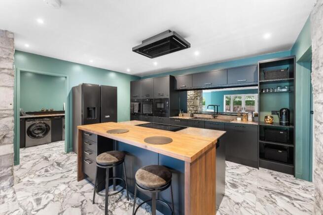 3 - kitchen.jpg