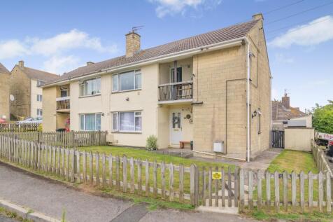 Spacious apartment ideally situated in Felton village