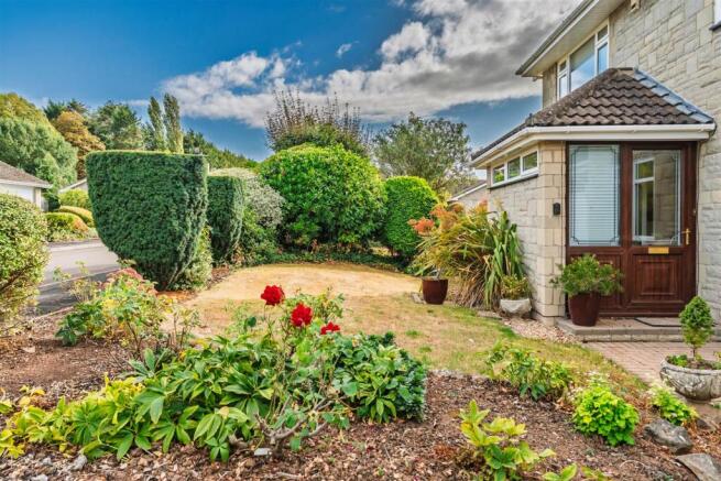 1.15 - front garden.jpeg