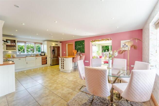 3 - kitchen diner.jpg