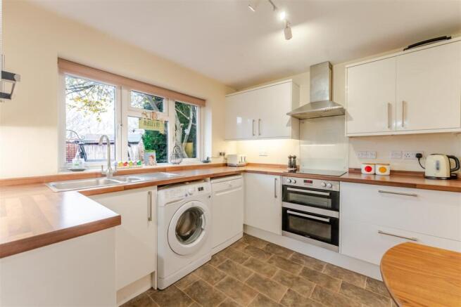 17 Court Avenue, Yatton38.jpg