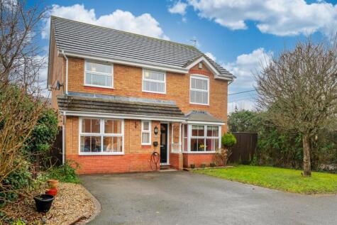 Four bedroom detached family home in quiet Yatton cul-de-sac