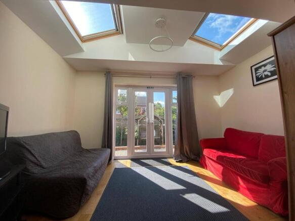 AVAILABLE FOR ACADEMIC YEAR 2026/2027.   4 bed se
