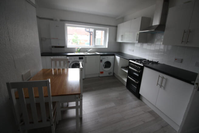 Spacious Two-Bedroom Student Flat ¿ Reserve for