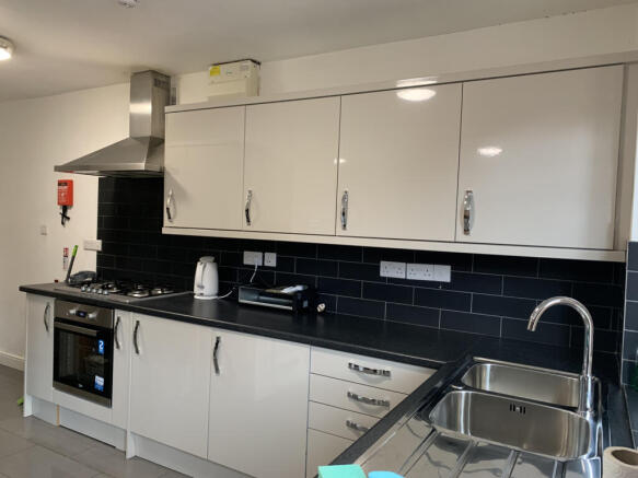 6 bed (all en-suite) terraced house to rent 236 S