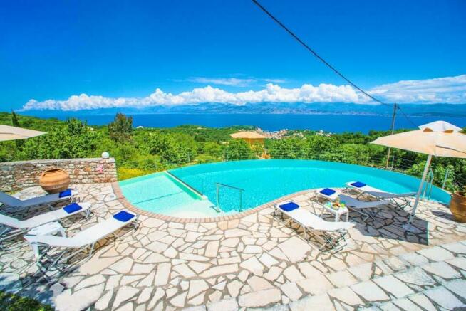 Villa 240 m² in Corfu - 1