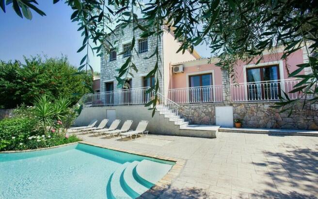 Villa 240 m² in Corfu - 1