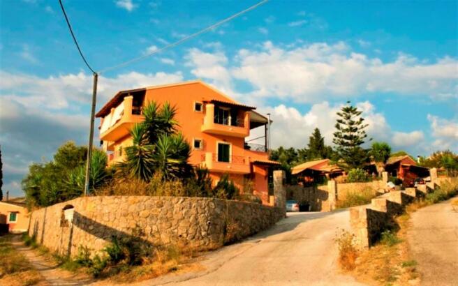 Detached house 300 m² in Corfu - 2