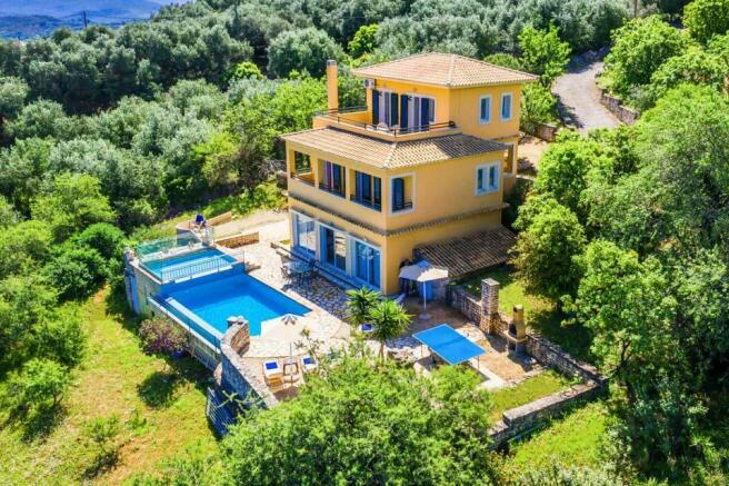 Villa 240 m² in Corfu - 1