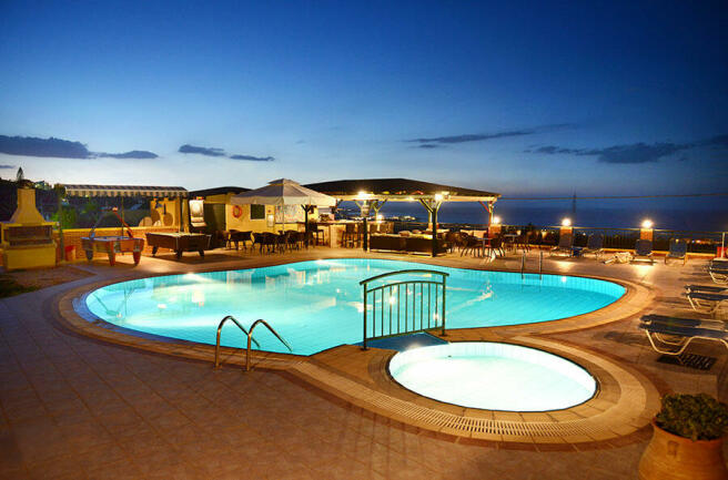 Hotel 1000 m² in Crete - 2