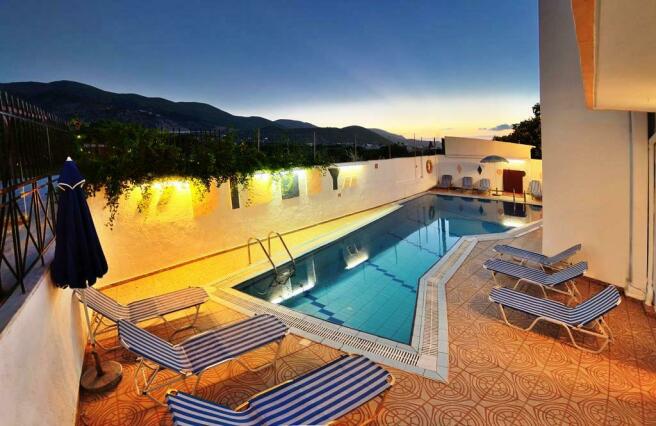 Hotel 750 m² in Crete - 2