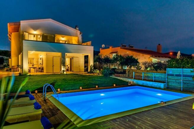 Villa 400 m² in Crete - 1